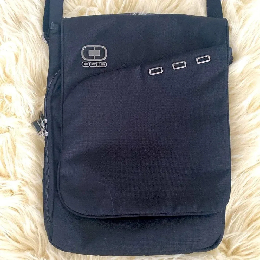 OGIO Nylon Laptop Black/Silver Cross Body Padded Bag Adjustable Strap Pockets
